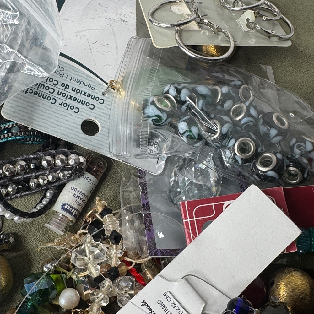 Craft Scrap Junk Jewelry Lot DIY Over 4 pounds - Picture 6 of 9